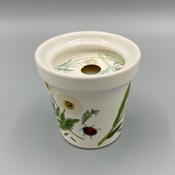 New History & Heraldry Stoneware Grandma Candle Floral Bugs Home Office Decor - Picture 7 of 8